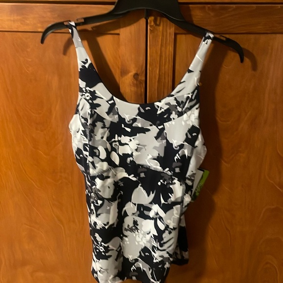 Tek Gear New with tags Yoga top size Med - Picture 1 of 8